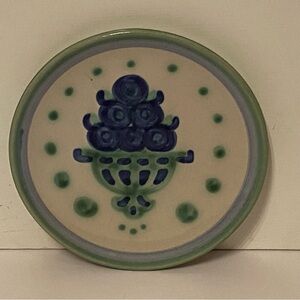 M A HADLEY PLATE POTTERY BLUE WHITE GREEN BLUEBERRY BOUQUET HOME DINING DINNER